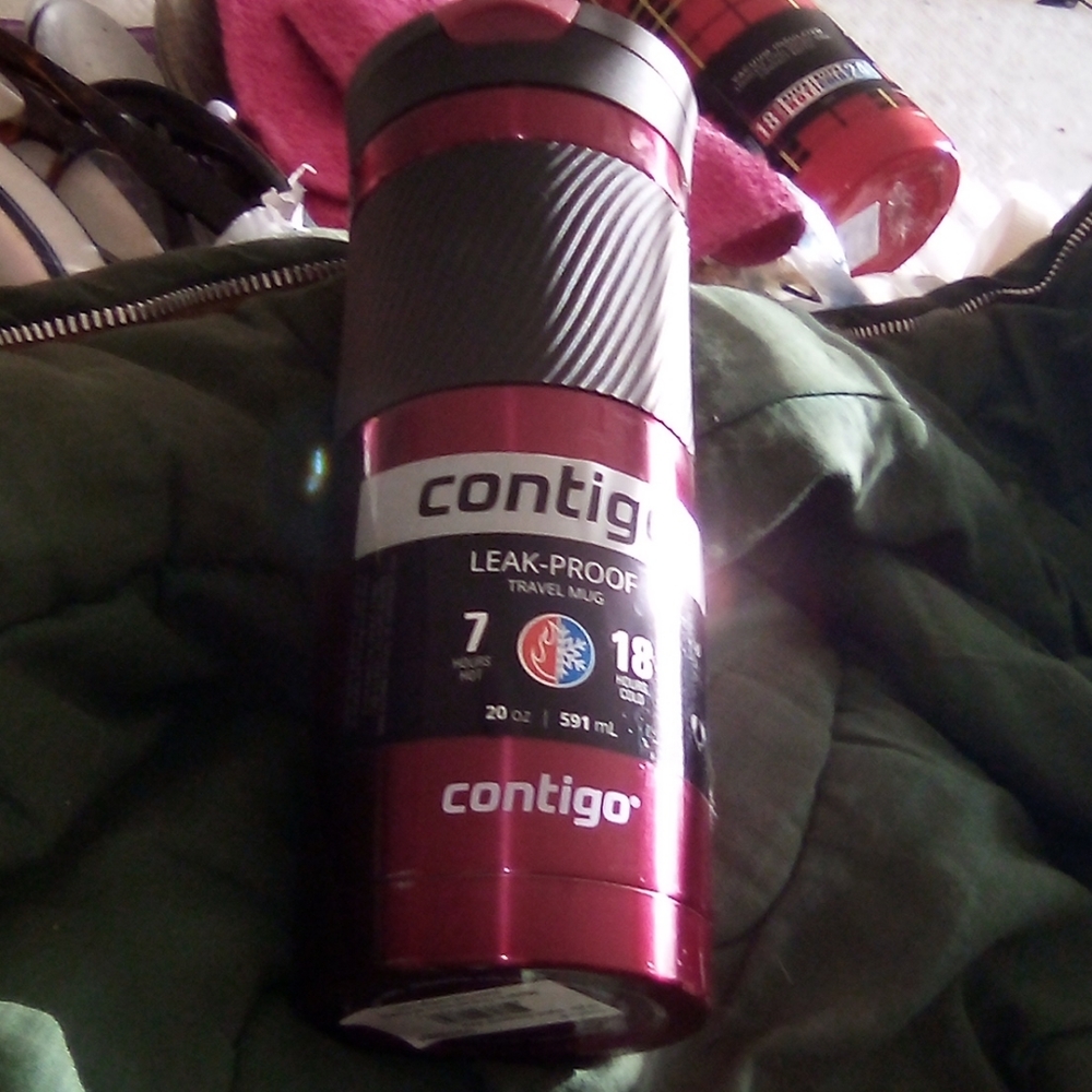 Çontigo bottle 7hrs hot, 18 hrs cold.   Snap seal.